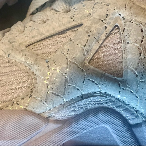 Fabletics Redondo Performance Sneaker - Picture 8 of 14